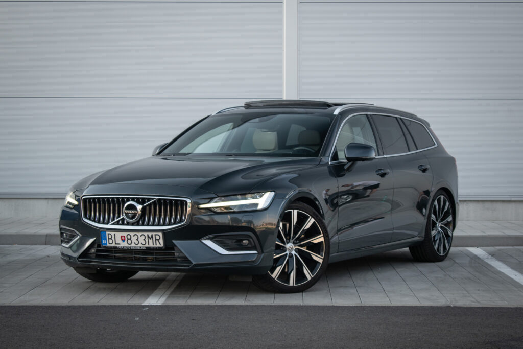 Volvo V60 T6 Inscription AWD A/T, 228kW, A8 / AJ NA SPLÁTKY / PROTIHODNOTA /