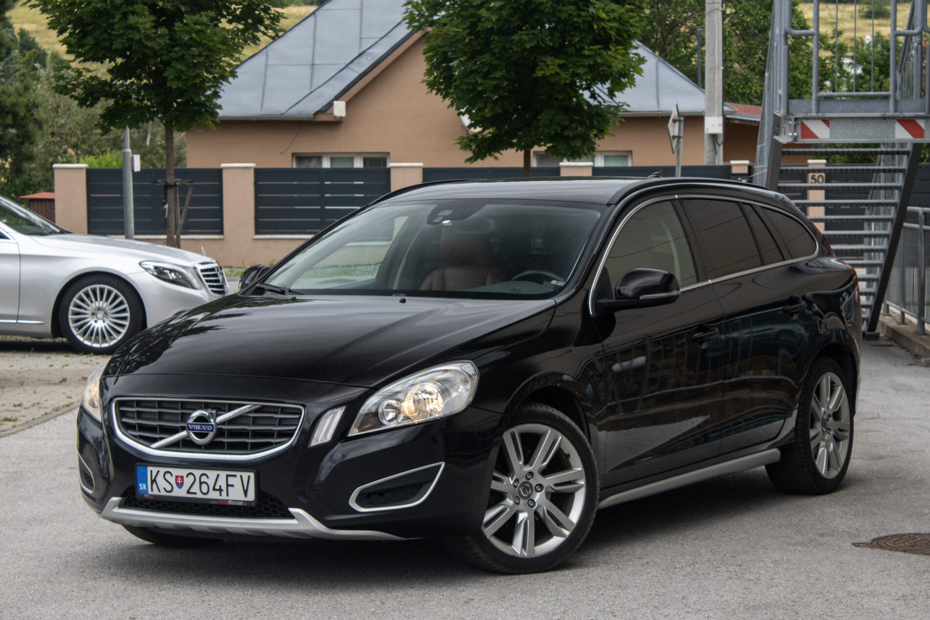 Volvo V60 DRIVe / 84kW / M6 / AJ NA SPLÁTKY / PROTIÚČET