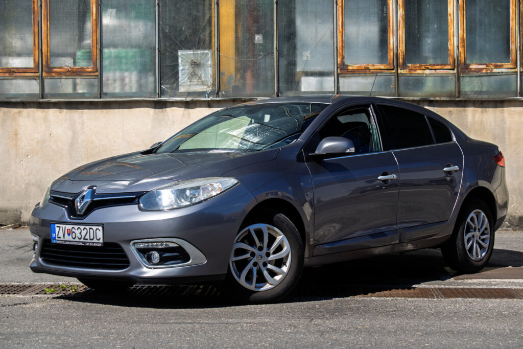 Renault Fluence 1.6 16V 81kW MT5 / NA SPLÁTKY / NA PROTIÚČET