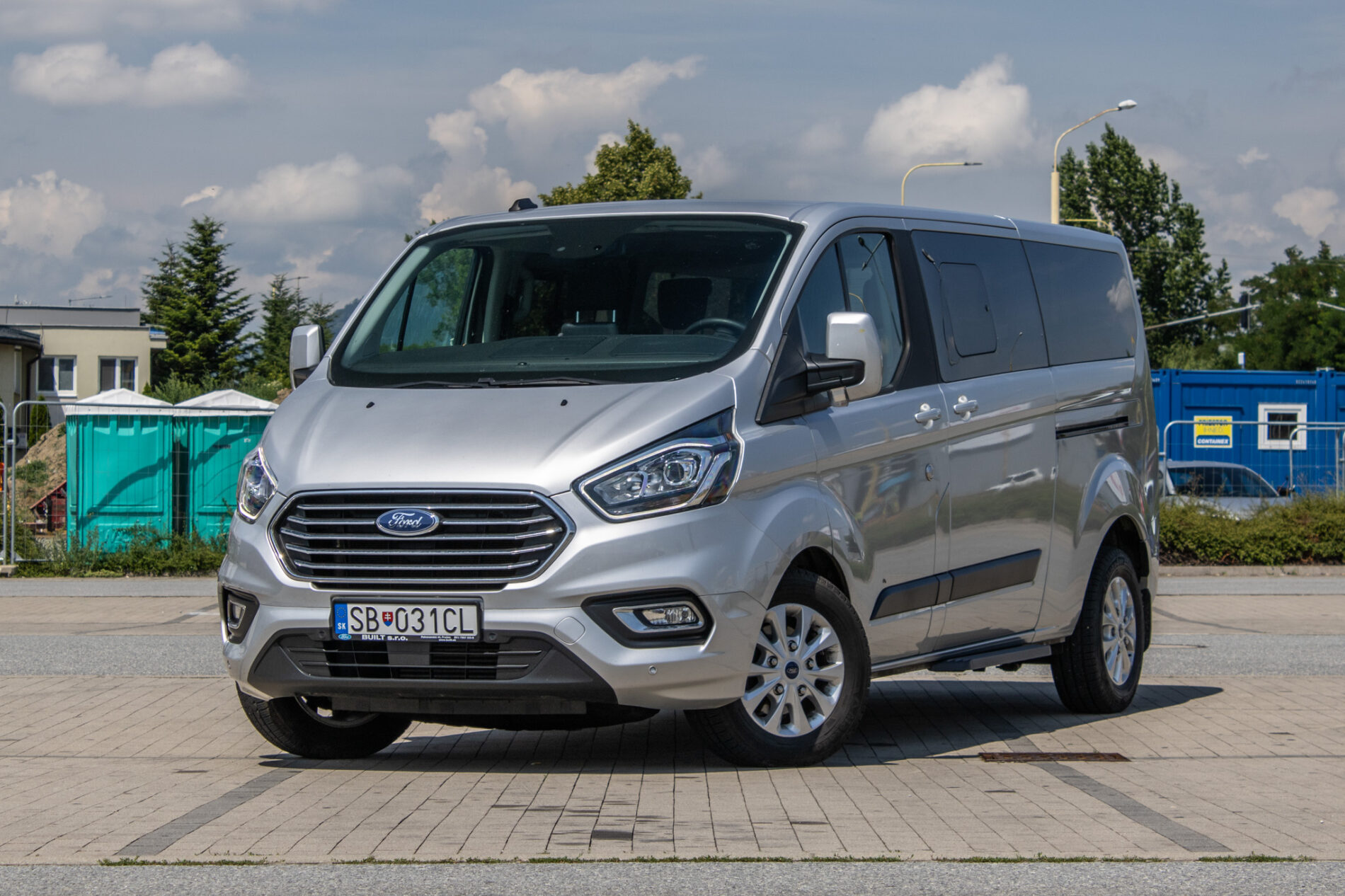 Ford Tourneo Custom 125kW AT/6 – 8 Miest / AJ NA SPLÁTKY / PROTIÚČET