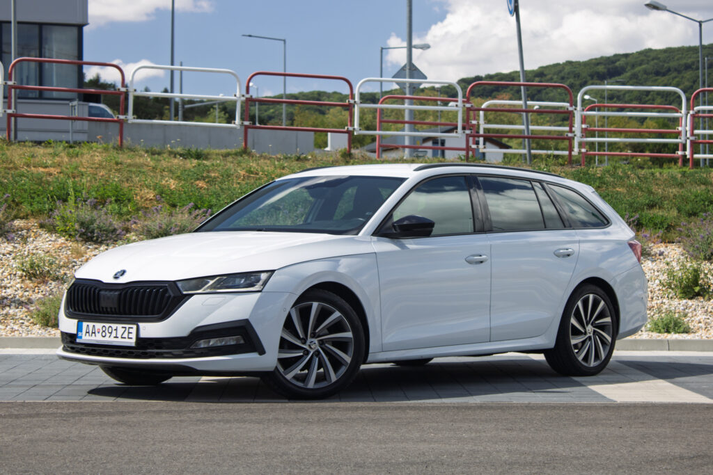 Škoda Octavia Combi 2.0 TDI SCR Sportline DSG 110kW AT7 / NA SPLÁTKY / NA PROTIÚČET