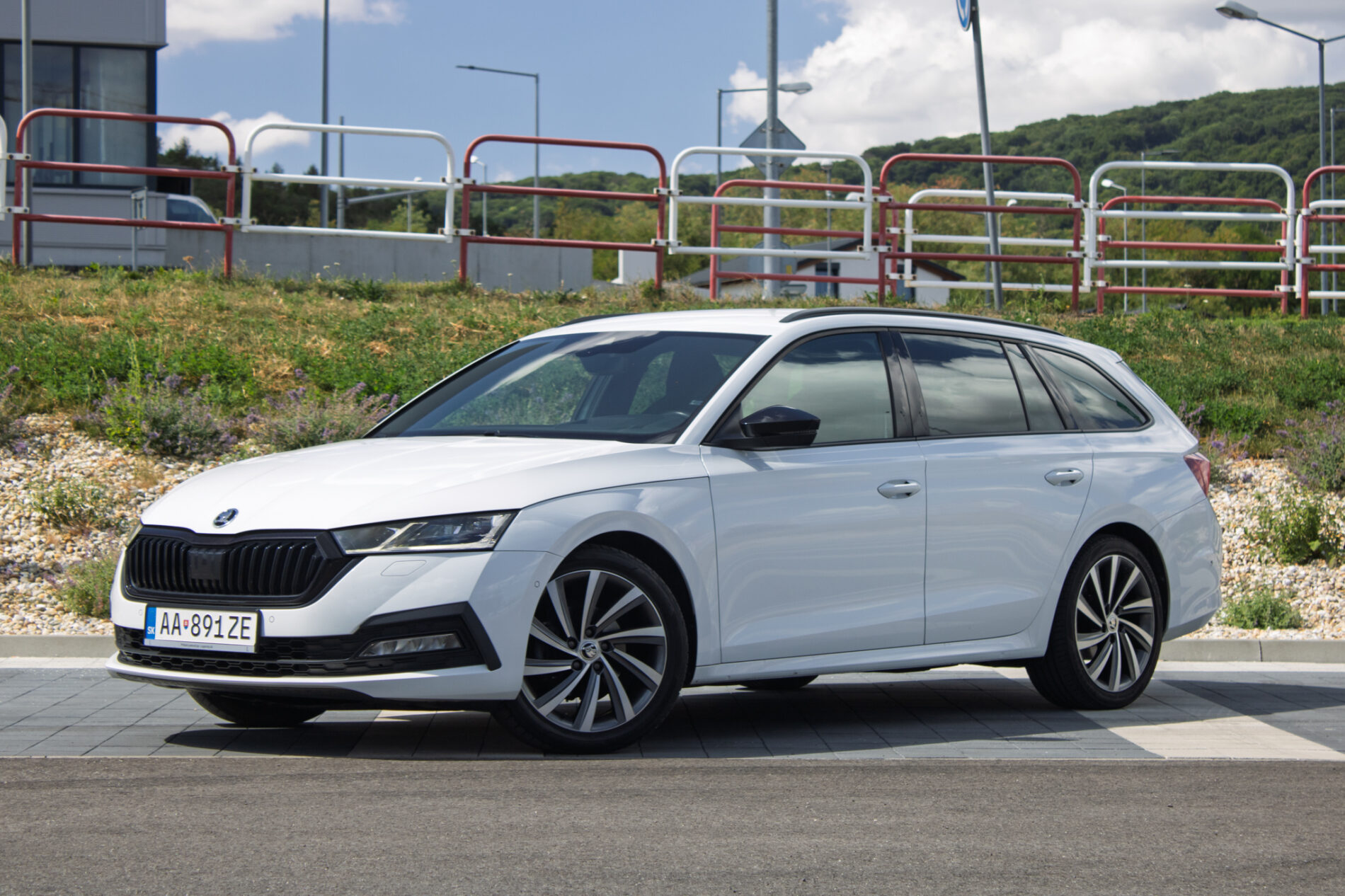 Škoda Octavia Combi 2.0 TDI SCR Sportline DSG 110kW AT7 / NA SPLÁTKY / NA PROTIÚČET