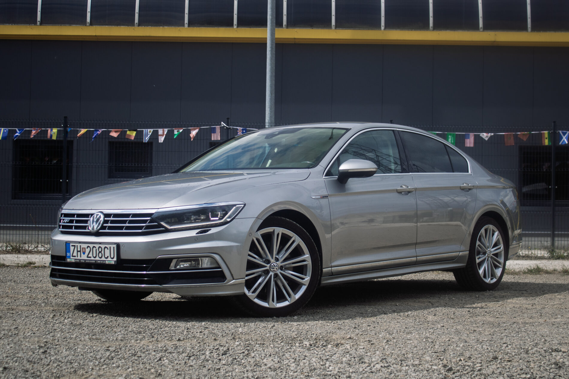 Volkswagen Passat 2.0 BiTDI BMT R-Line Highline 4 MOTION DSG 176kW / NA SPLÁTKY / NA PROTIÚČET