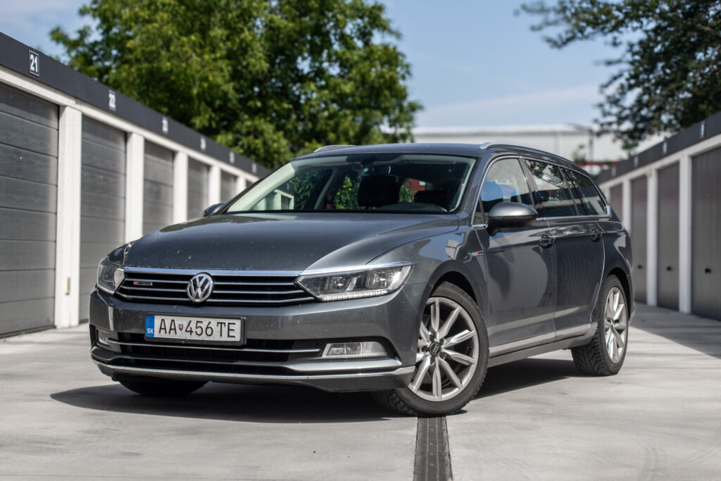 Volkswagen Passat Highline 176kW / AJ NA SPLÁTKY / PROTIÚČET