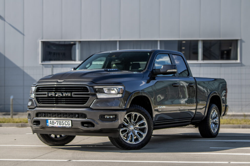 Dodge RAM 1500 5.7 HEMI LARAMIE / LPG / 295kW / A8 / AJ NA SPLÁTKY / PROTIÚČET