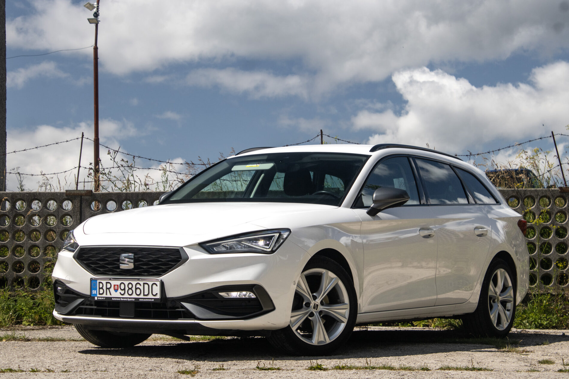 Seat Leon SP Sportstourer 1.5 TSI FR / 96kW / M6 / ZÁRUKA / AJ NA SPLÁTKY / PROTIÚČET