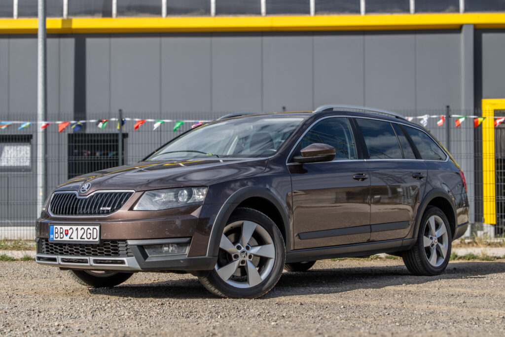 Škoda Octavia Combi Scout AT/6 135kW / AJ NA SPLÁTKY / PROTIÚČET