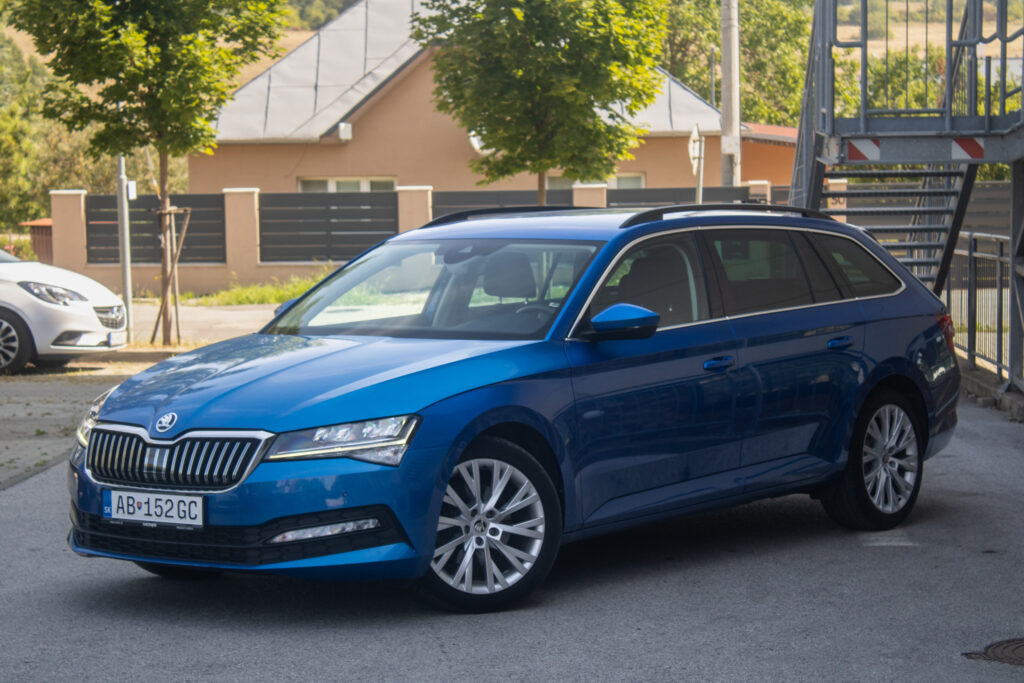 Škoda Superb Combi 2.0 TDI Live Plus DSG / 110kW / A7 / ZÁRUKA / AJ NA SPLÁTKY / PROTIÚČET
