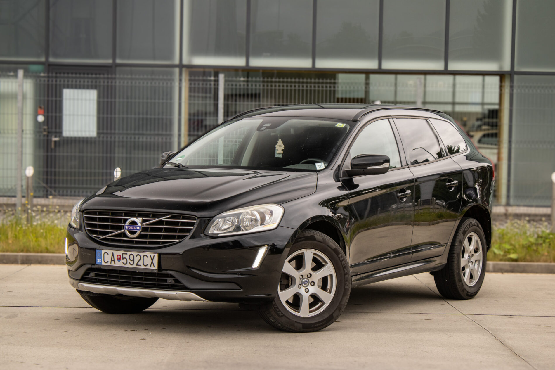 Volvo XC60 Momentum 158kW / AJ NA SPLÁTKY / PROTIÚČET