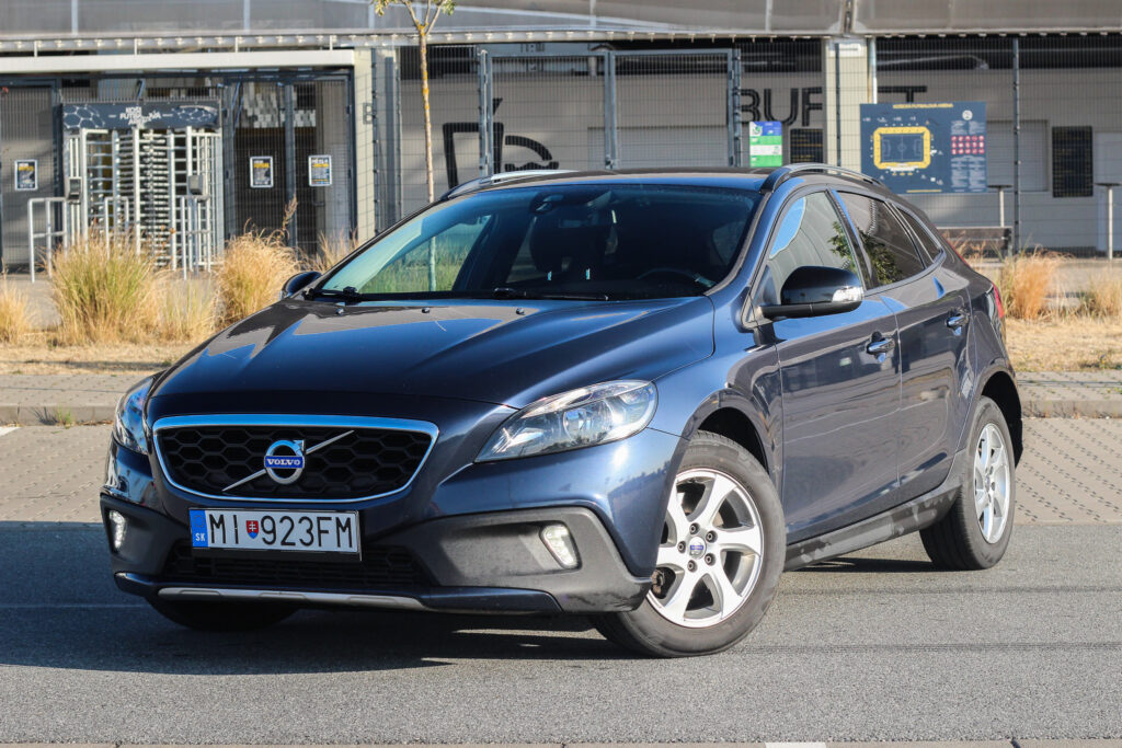 Volvo V40 Cross Country 1.6 D2 / 84kW / M6 / ZÁRUKA / AJ NA SPLÁTKY / PROTIÚČET