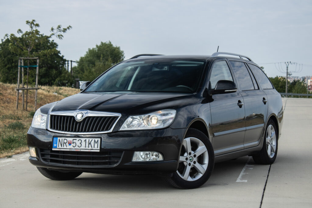 Škoda Octavia Combi 2.0 TDI Elegance DSG, 103kW (2012) / AJ NA SPLÁTKY / PROTIÚČET /