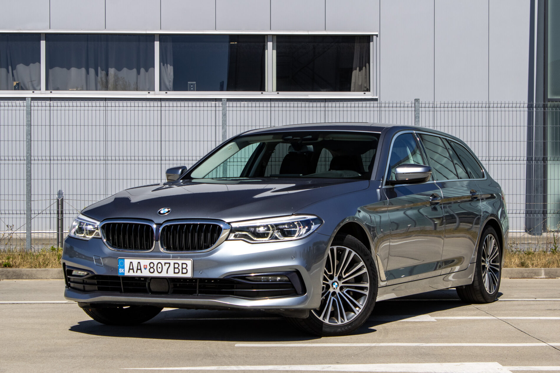 BMW Rad 5 Touring G31 530d xDrive Sportline / 195kW / A8 / ZÁRUKA / AJ NA SPLÁTKY / PROTIÚČET