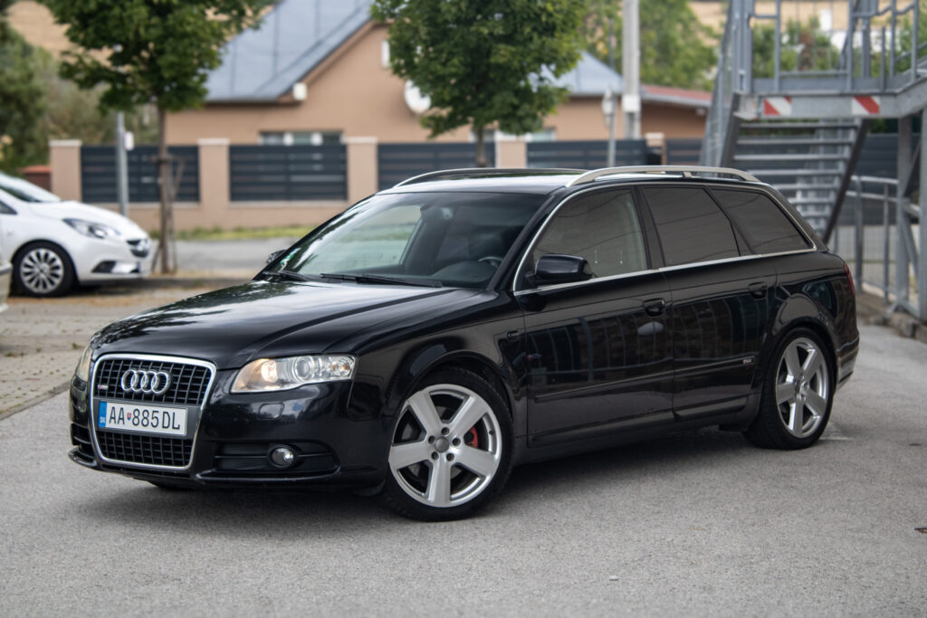 Audi A4 Avant 2.0 TDI Quattro S-Line / 125kW / M6 / AJ NA SPLÁTKY / PROTIÚČET