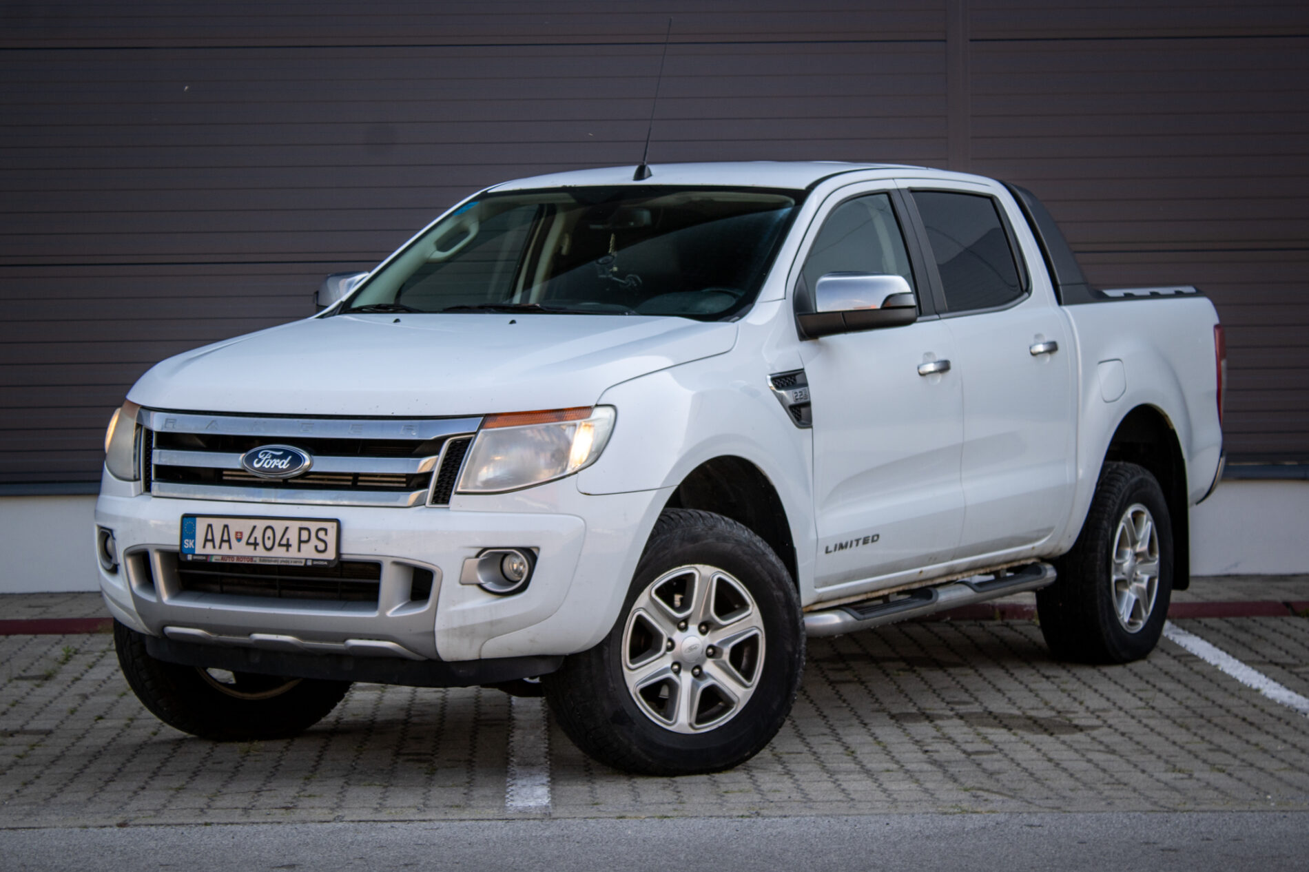 Ford Ranger 2.2 TDCi DoubleCab 4x4 LIMITED A/T, 110kW / AJ NA SPLÁTKY / PROTIÚČET /