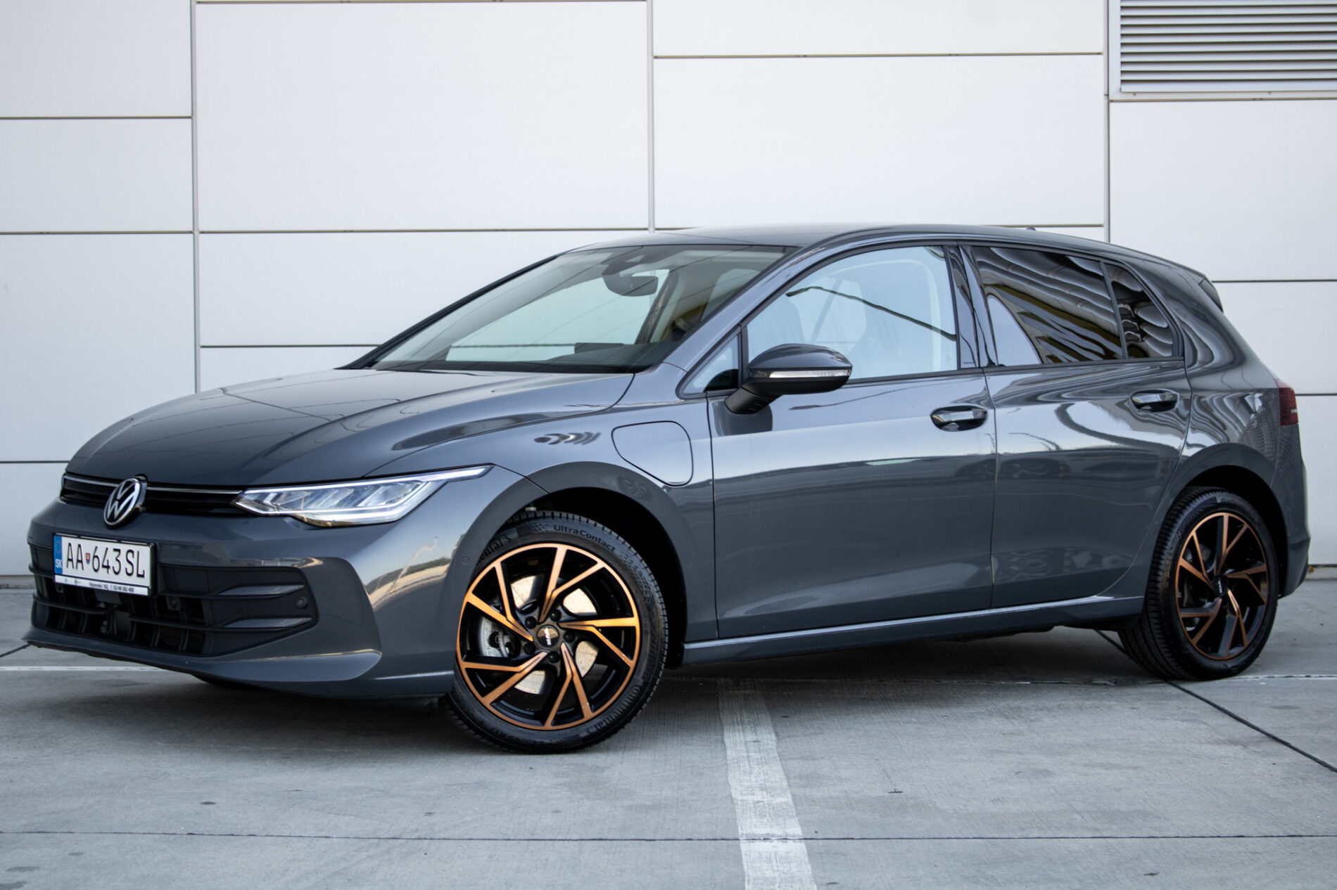 Volkswagen Golf 1.5 eTSI eHybrid Limited DSG / 110kW / A6 / ZÁRUKA / AJ NA SPLÁTKY / PROTIÚČET