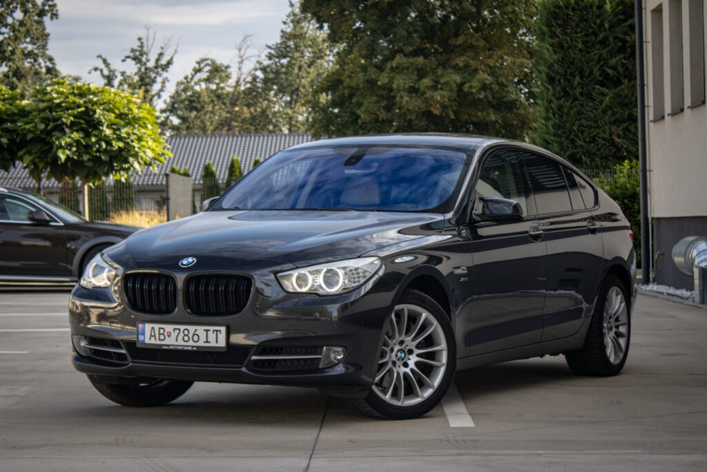 BMW Rad 5 GT 535d xDrive / 220kW / A8 / AJ NA SPLÁTKY / PROTIÚČET