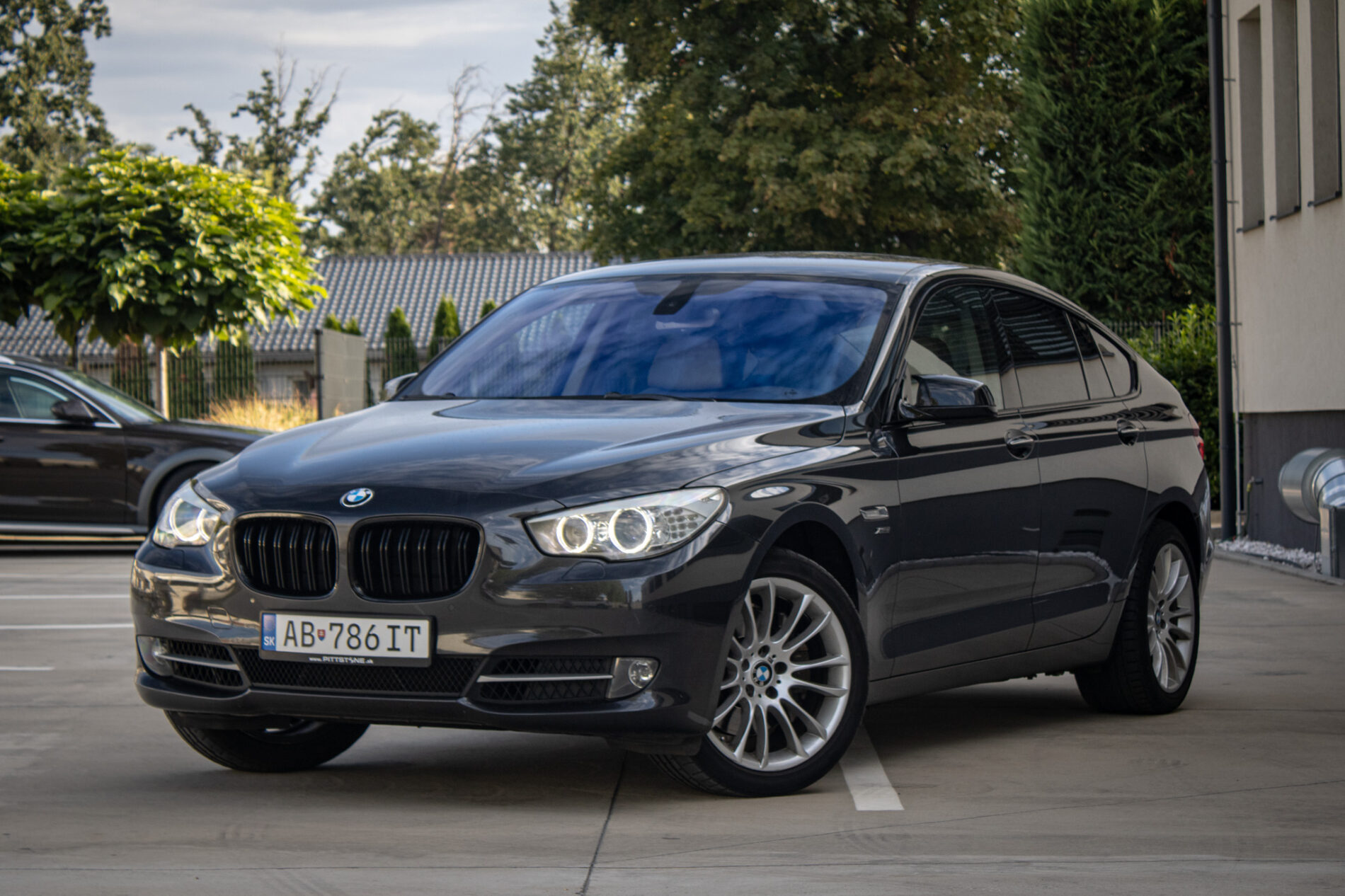 BMW Rad 5 GT 535d xDrive / 220kW / A8 / AJ NA SPLÁTKY / PROTIÚČET