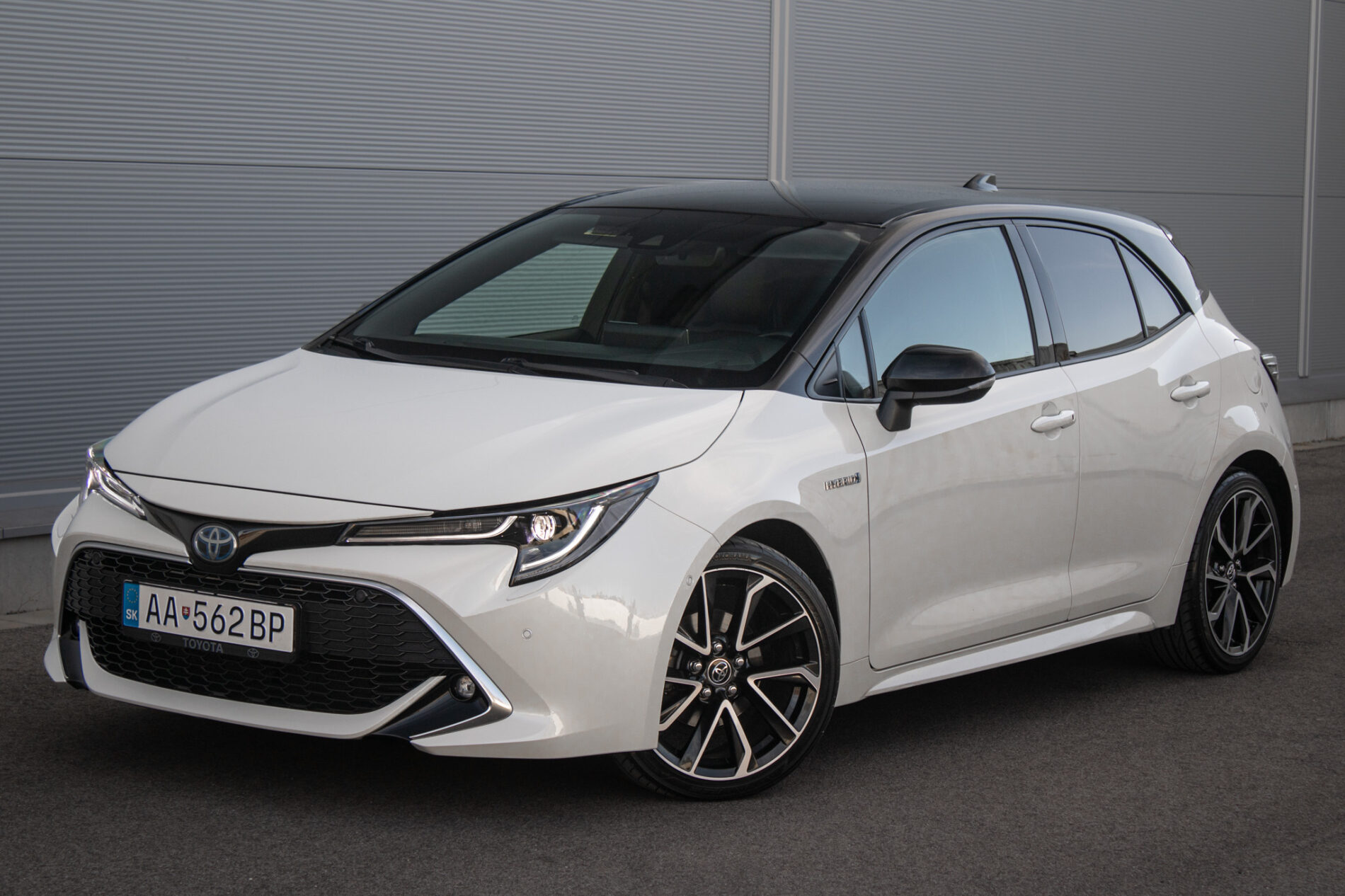 Toyota Corolla 1.8 Hybrid Selection e-CVT, 72kW+53kW / AJ NA SPLÁTKY / PROTIÚČET /
