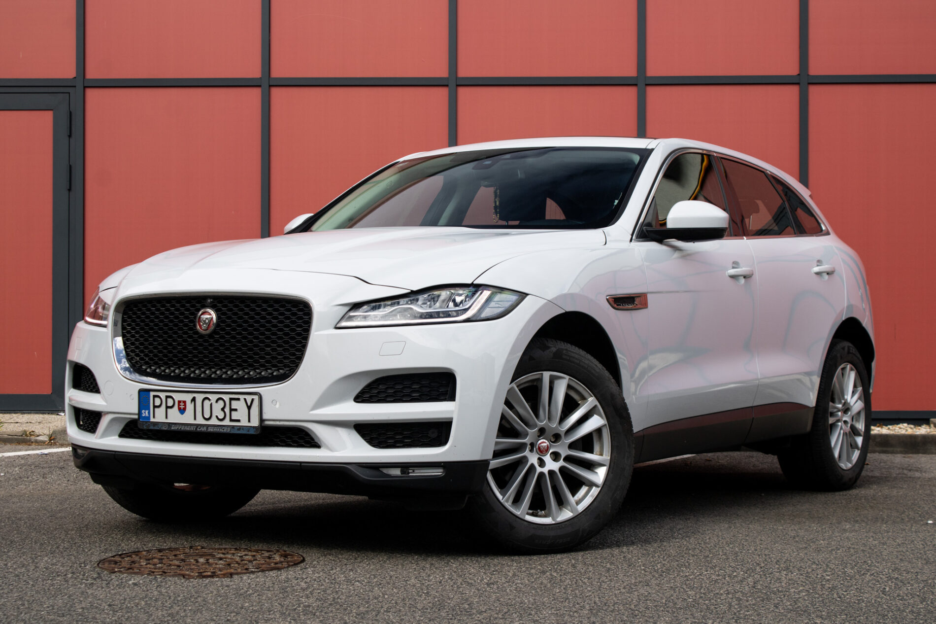 Jaguar F-Pace 2.0D l4 AWD / 132kW / A8 / ZÁRUKA / AJ NA SPLÁTKY / PROTIÚČET