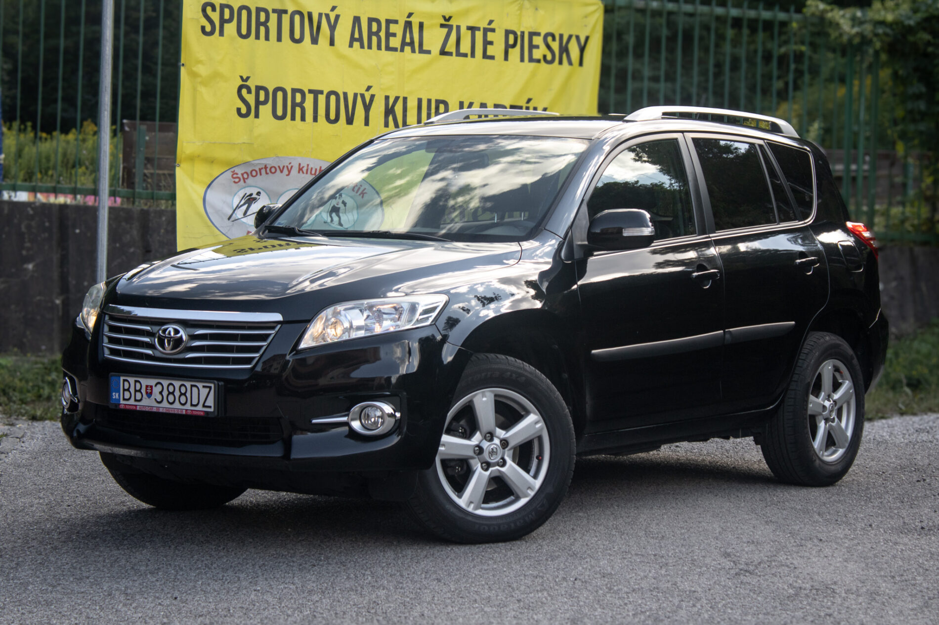 Toyota RAV4 2.2 D-4D Lux / 110kW / M6 / ZÁRUKA / AJ NA SPLÁTKY / PROTIÚČET