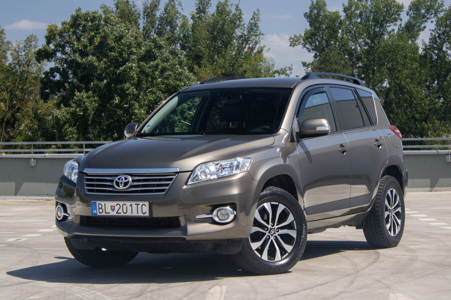 Toyota RAV4 2.2 D-4D Lux 4x4 / 110kW / M6 / AJ NA SPLÁTKY / PROTIÚČET