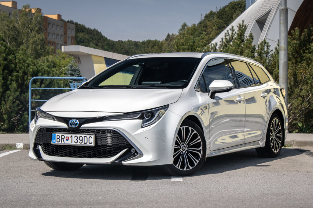 Toyota Corolla Combi TS 1.8 Hybrid e-CVT Executive, 72kW / AJ NA SPLÁTKY / PROTIÚČET /