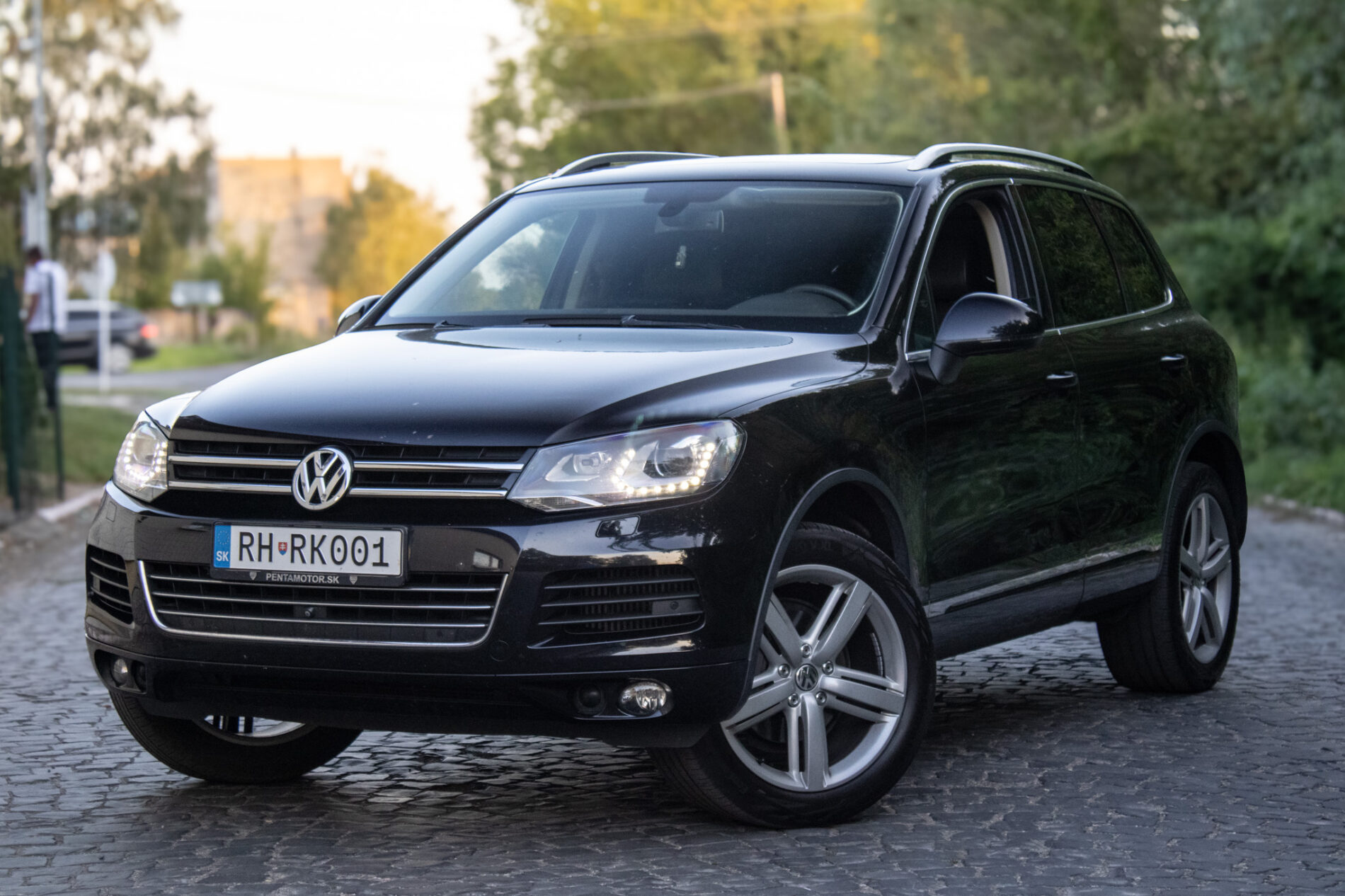 Volkswagen Touareg 3.0 TDI V6 / 180kW / A8 / ZÁRUKA / AJ NA SPLÁTKY / PROTIÚČET