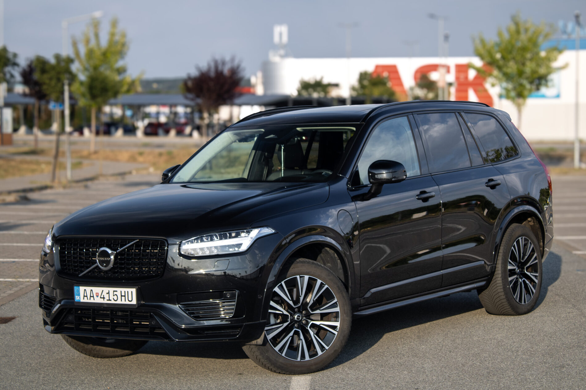 Volvo XC90 T8 Ultra Black Edition AWD / 228kW / A8 / ZÁRUKA / AJ NA SPLÁTKY / PROTIÚČET
