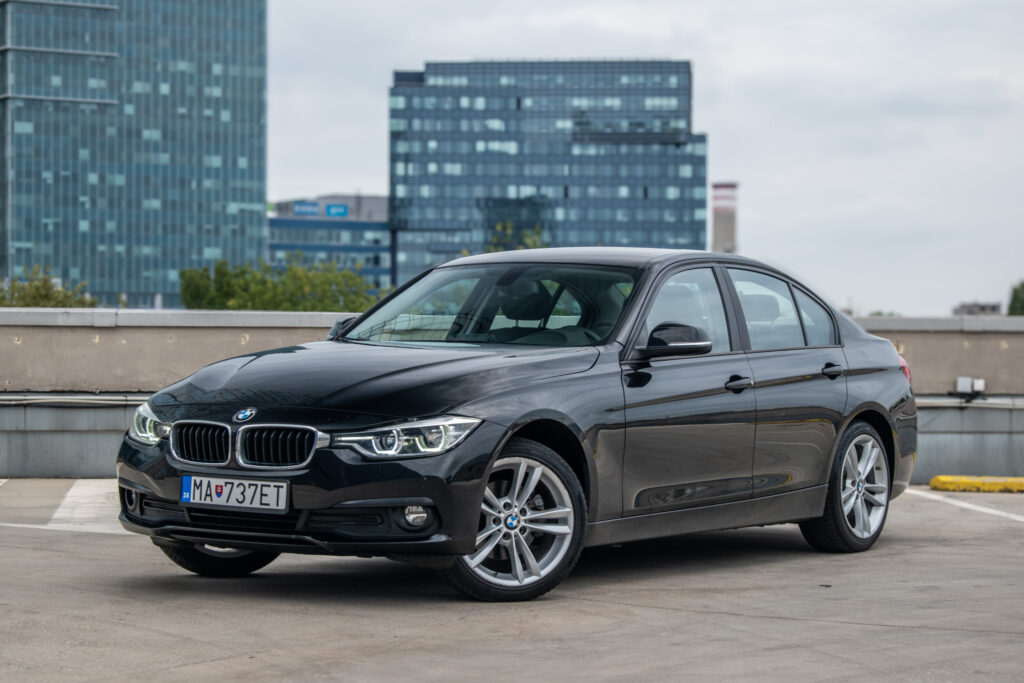 BMW Rad 3 320I 2017 RWD AT/8 135kW / AJ NA SPLÁTKY / PROTIÚČET