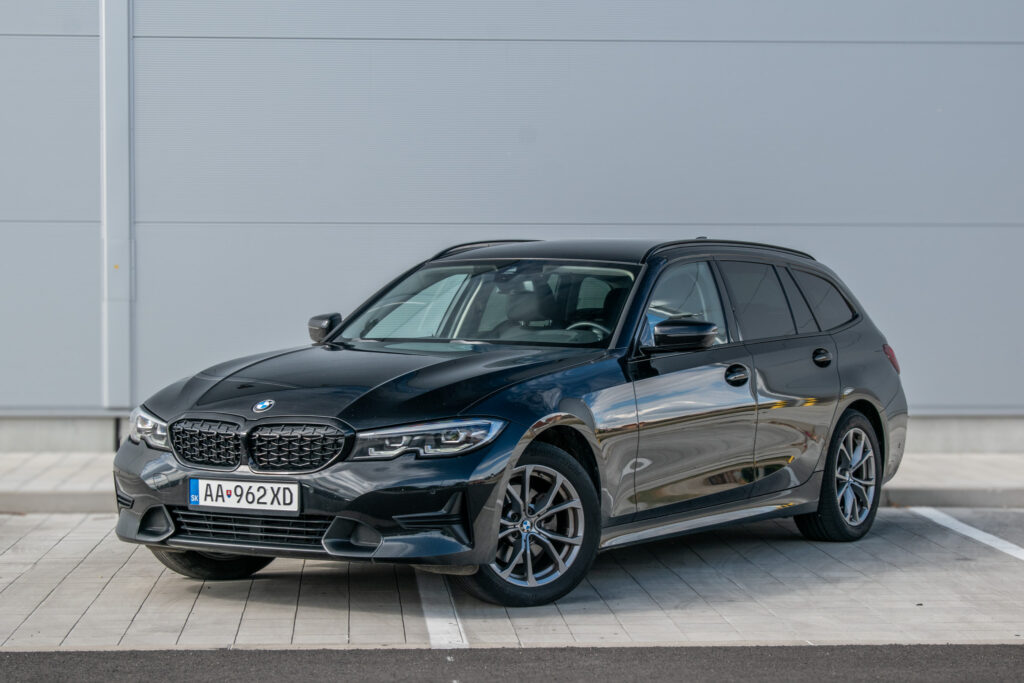 BMW Rad 3 Touring 320d mHEV xDrive AT/8 140kW / AJ NA SPLÁTKY / PROTIÚČET