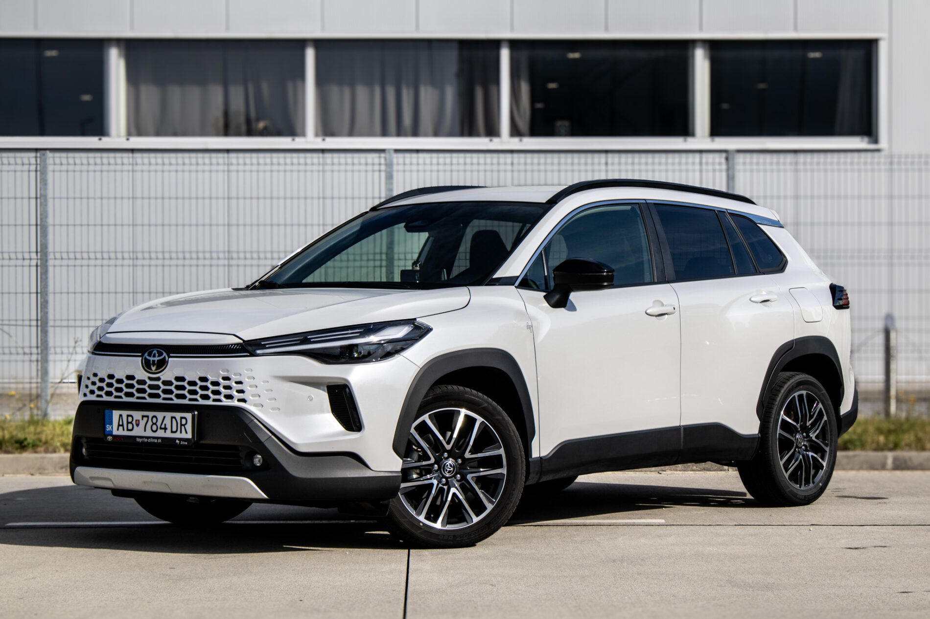 Toyota Corolla Cross 1.8 Hybrid e-CVT Style 2025 / AJ NA SPLÁTKY / PROTIÚČET