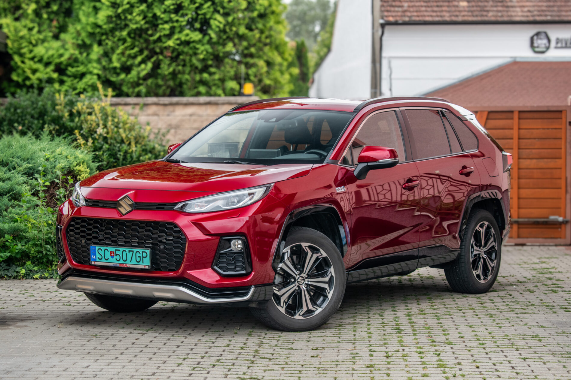 Suzuki Across PHEV 136kW CVT 4x4 / AJ NA SPLÁTKY / PROTIÚČET