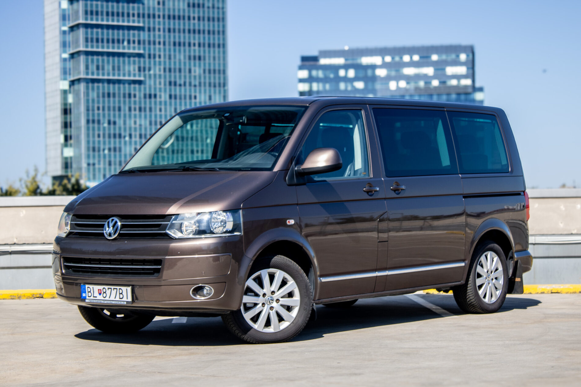 Volkswagen Multivan T5 2.0 TDi Highline MT/6 132kW - 7 Miest / AJ NA SPLÁTKY / PROTIÚČET
