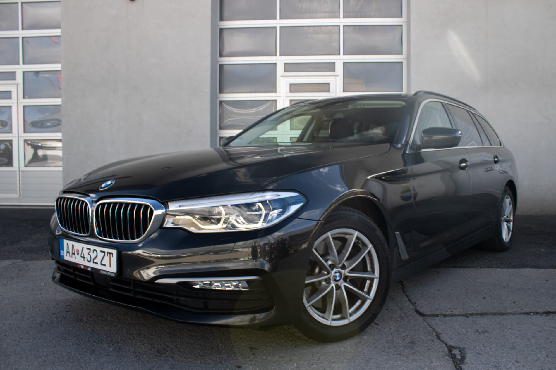 BMW Rad 5 Touring 530d xDrive G31 / 195kW / A8 / ZÁRUKA / AJ NA SPLÁTKY / PROTIÚČET