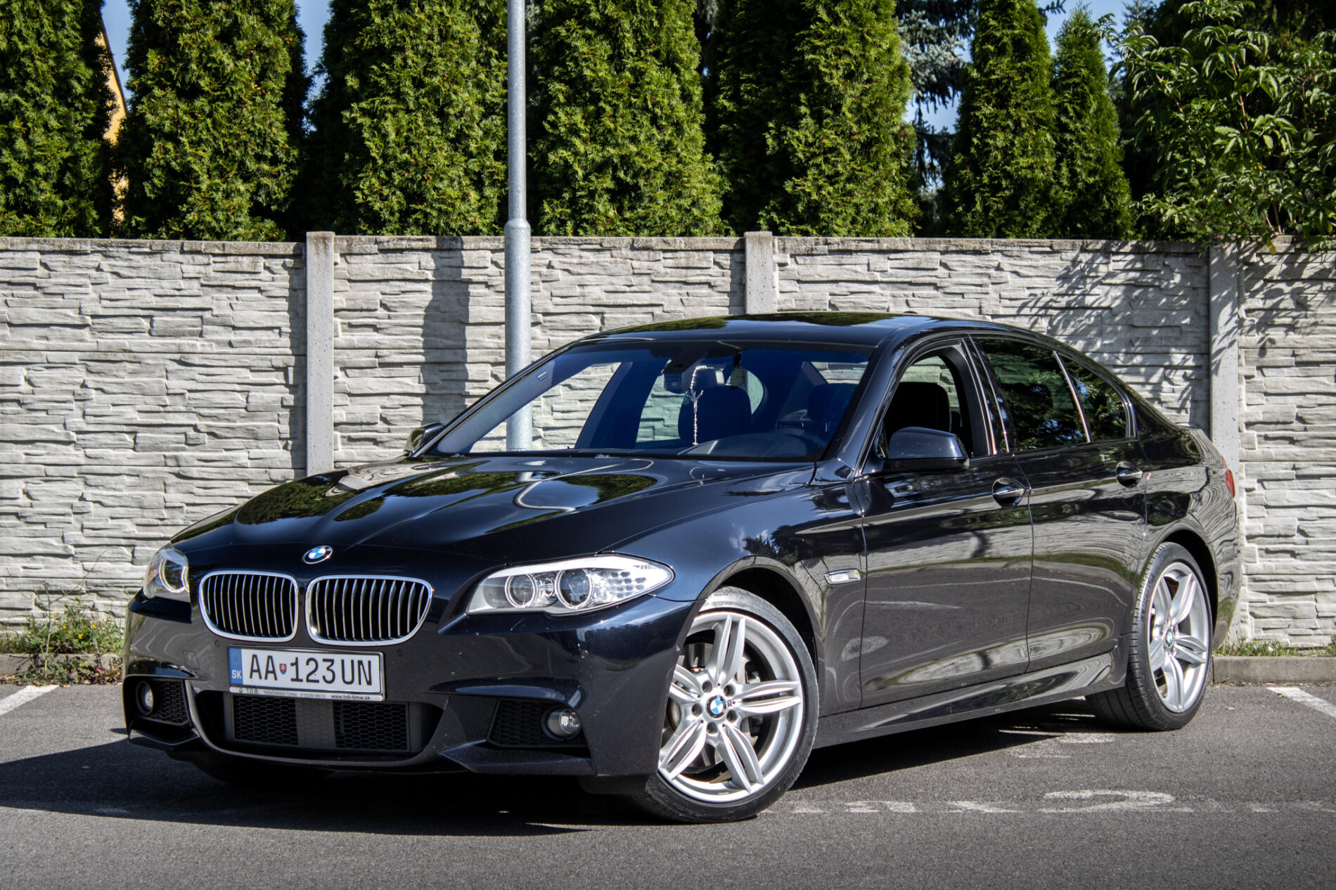 BMW Rad 5 F10 530d xDrive M Sport Packet / 190kW / A8 / ZÁRUKA / AJ NA SPLÁTKY / PROTIÚČET