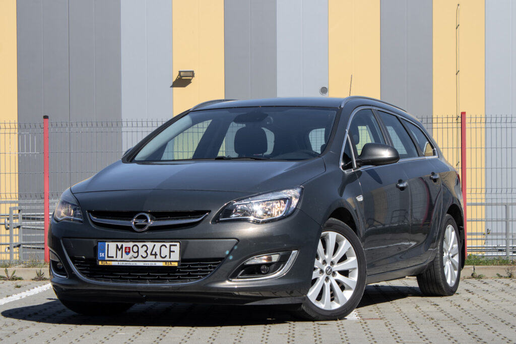Opel Astra Sport Tourer 1.4 Turbo / 103kW / M6 / ZÁRUKA / AJ NA SPLÁTKY / PROTIÚČET