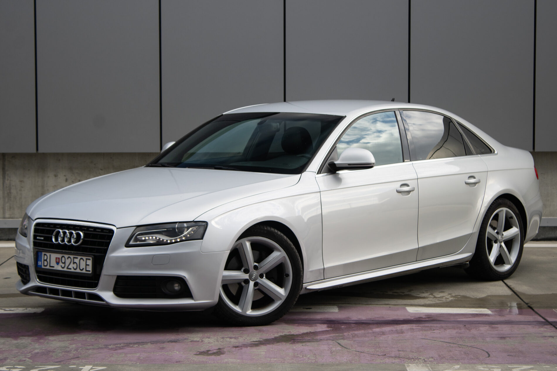 Audi A4 S-line 3.2 FSI V6 Quattro 195kW AT/6 2008 / AJ NA SPLÁTKY / PROTIÚČET
