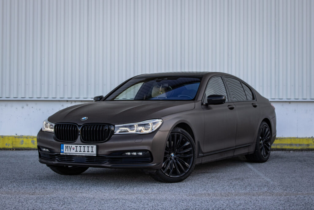BMW Rad 7 G11 730d xDrive A/T, 195 kW, A8, 4d. / AJ NA SPLÁTKY / PROTIÚČET /