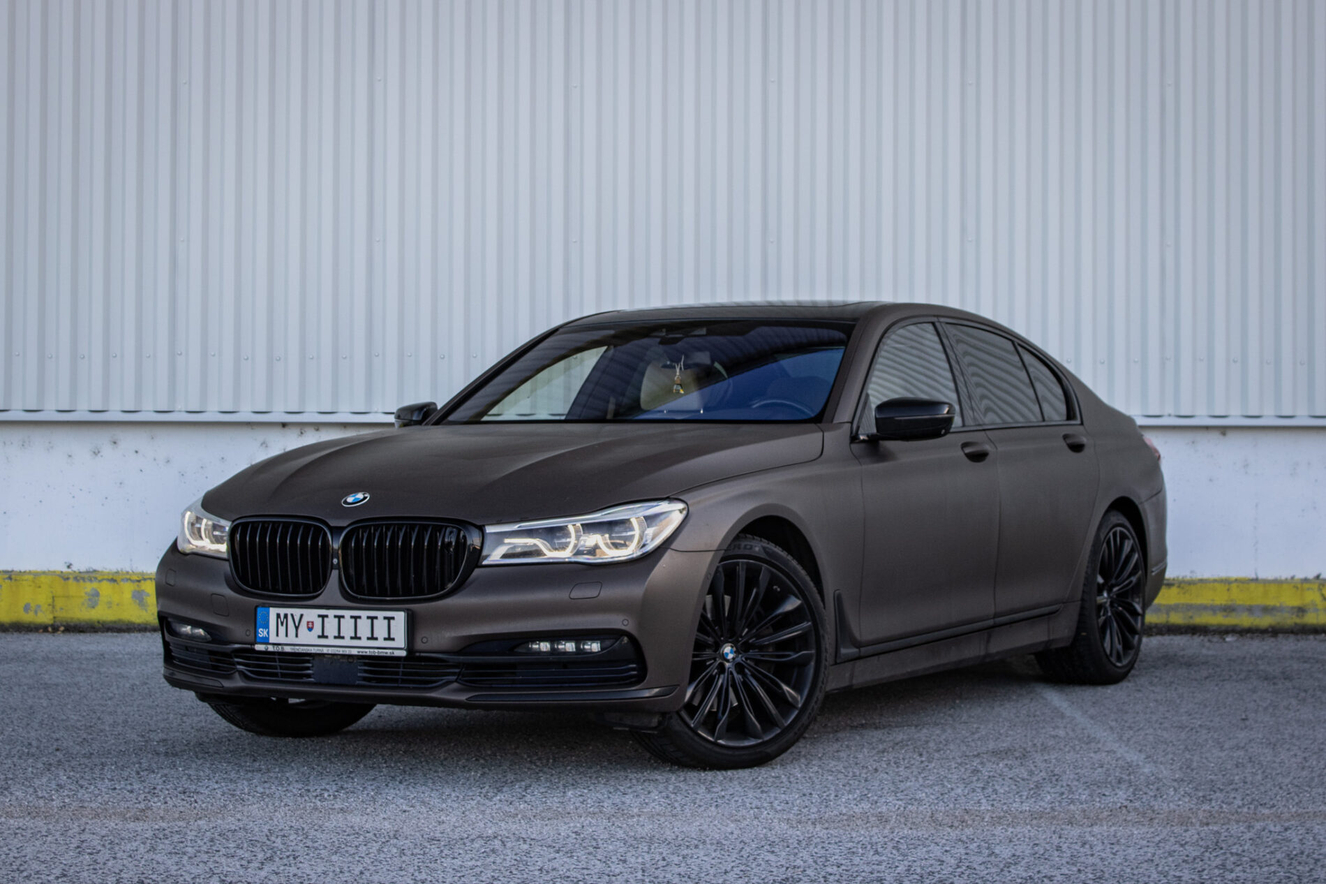 BMW Rad 7 G11 730d xDrive A/T, 195 kW, A8, 4d. / AJ NA SPLÁTKY / PROTIÚČET /