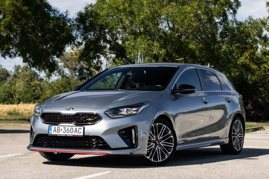 Kia Ceed 1.6 T-GDi GT / 150kW / M6 / ZÁRUKA / AJ NA SPLÁTKY / PROTIÚČET
