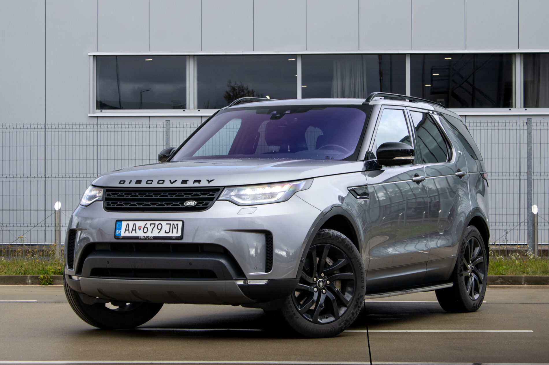 Land Rover Discovery 3.0D SDV6 HSE AWD / 225kW / A8 / ZÁRUKA / AJ NA SPLÁTKY / PROTIÚČET