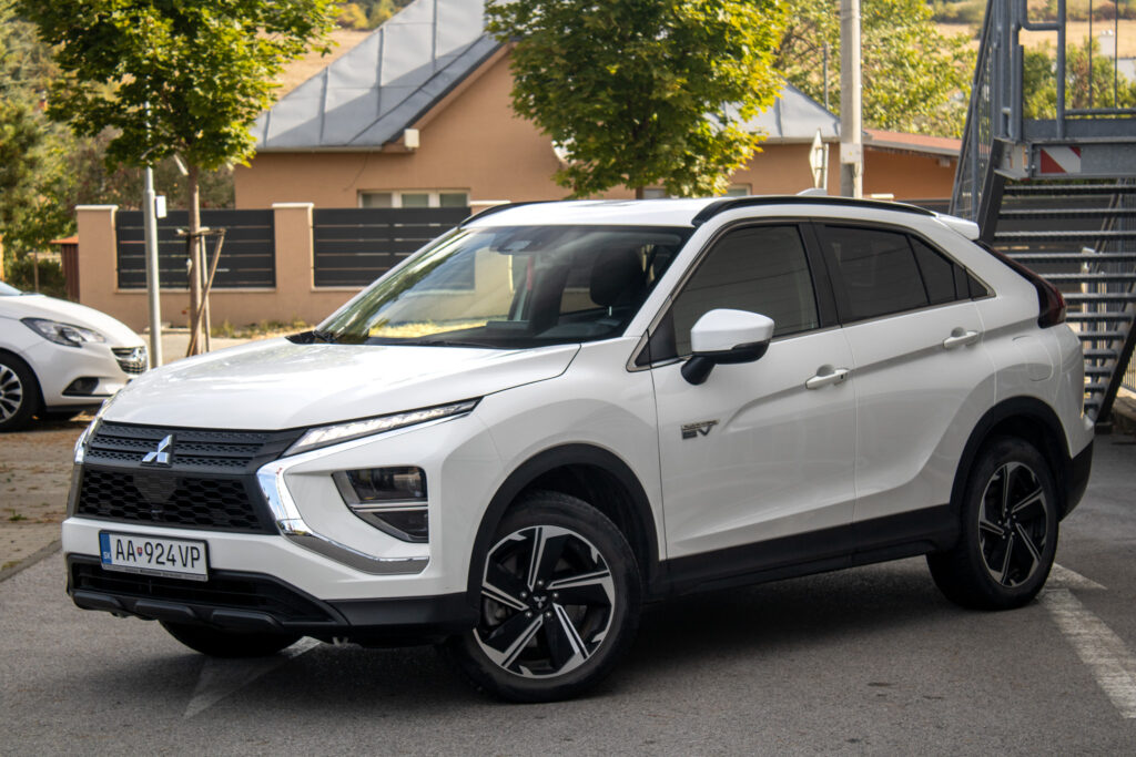 Mitsubishi Eclipse Cross 2.4 MIVEC PHEV / 72kW / CVT / ZÁRUKA / AJ NA SPLÁTKY / PROTIÚČET