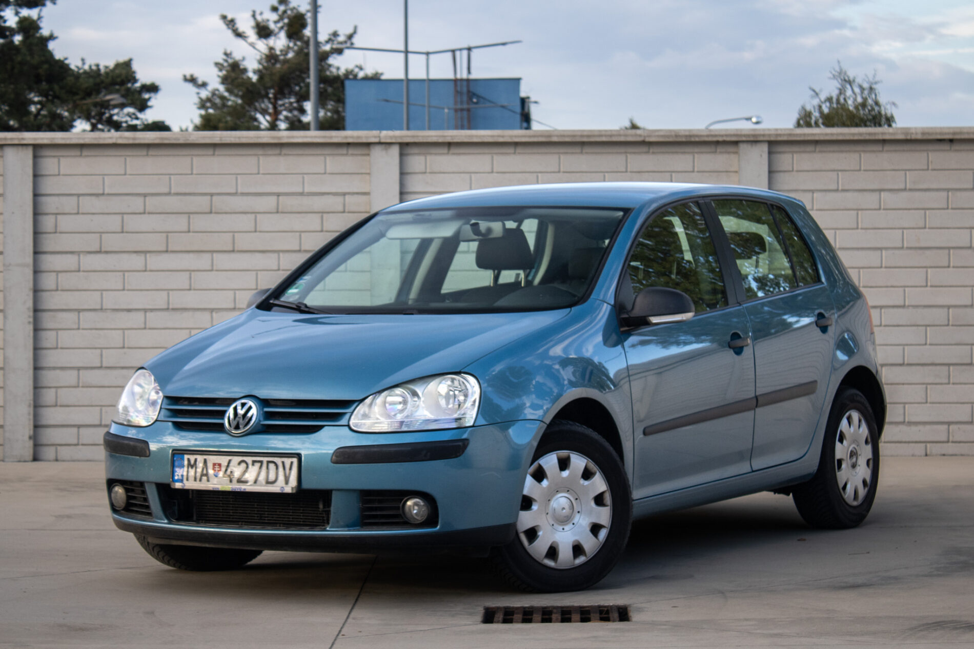 Volkswagen Golf 1.9 TDI Trendline DSG / 77kW / A6 / AJ NA SPLÁTKY / PROTIÚČET