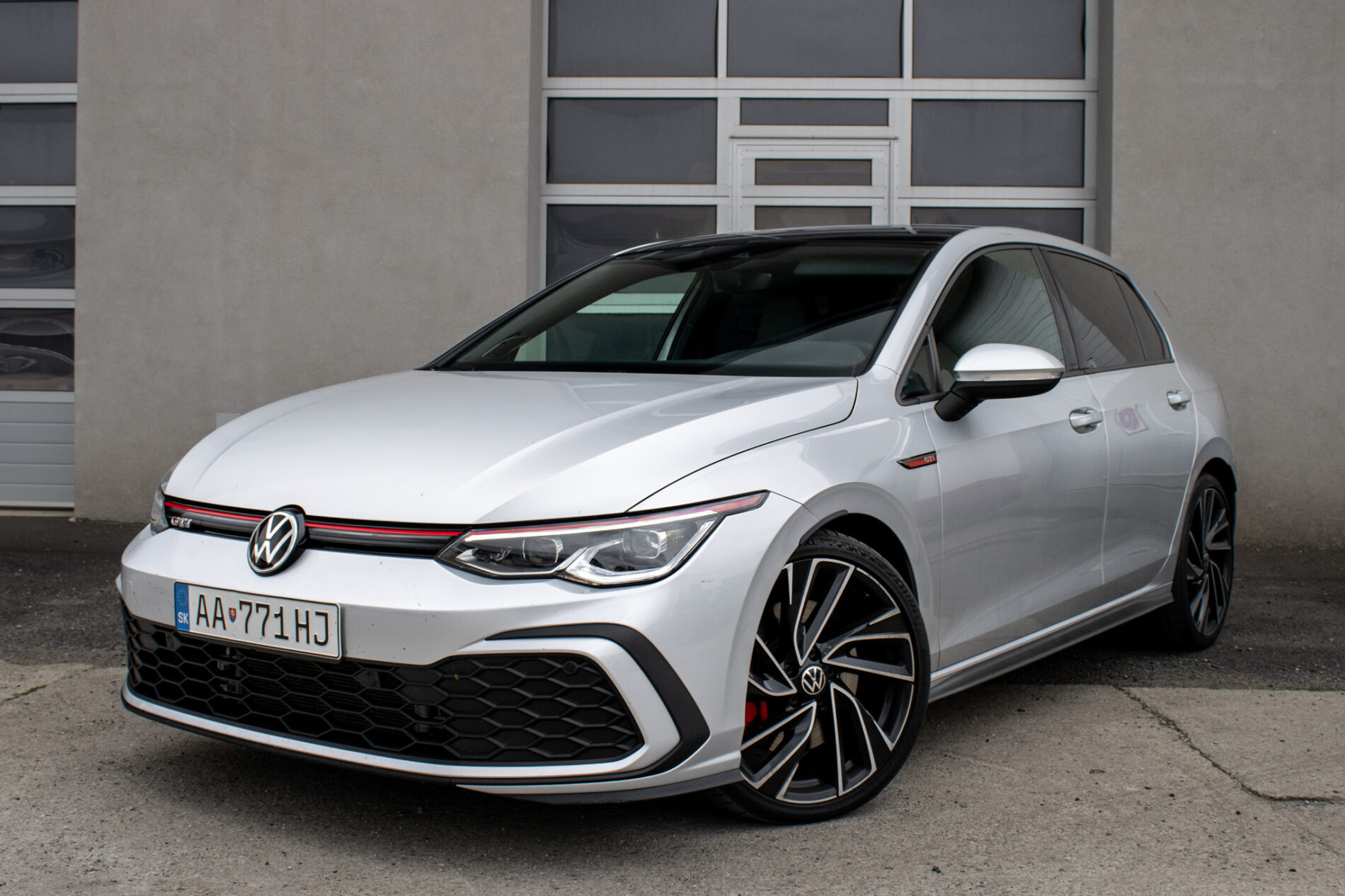 Volkswagen Golf 2.0 TSI GTI DSG / 180kW / A7 / ZÁRUKA / AJ NA SPLÁTKY / PROTIÚČET