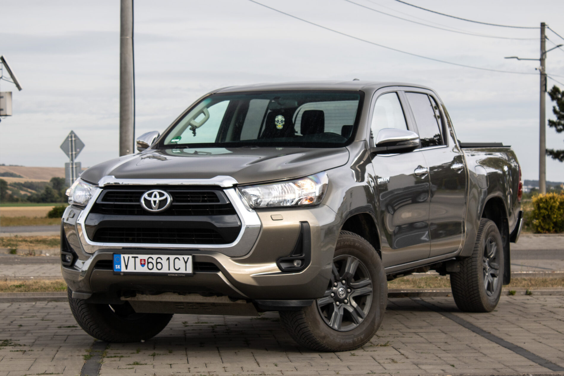 Toyota Hilux DC 2.8 l D-4D Active 4x4 / 150kW / A6 / ZÁRUKA / AJ NA SPLÁTKY / PROTIÚČET