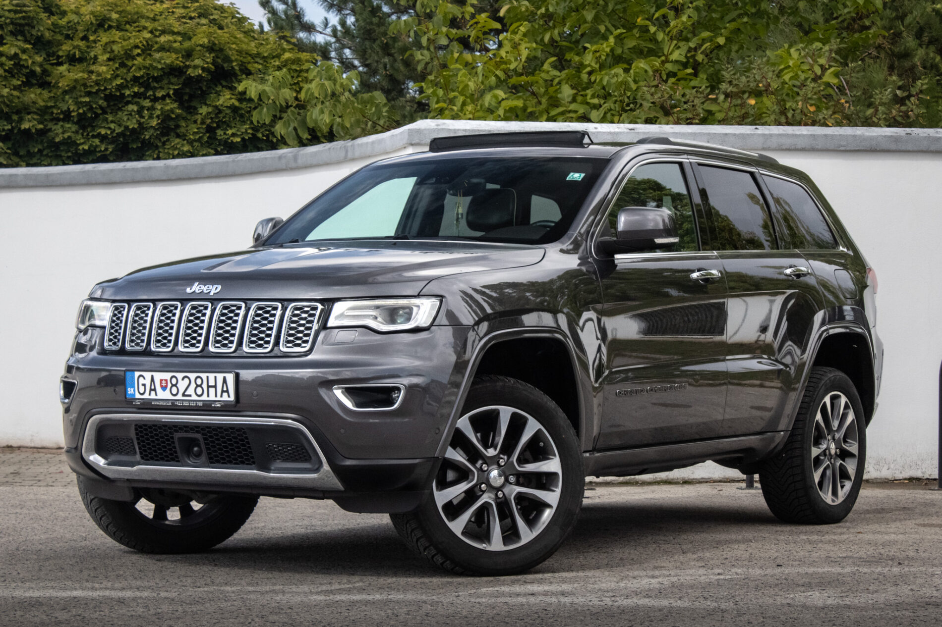 Jeep Grand Cherokee 3.0L V6 TD Overland / 184kW / A8 / ZÁRUKA / AJ NA SPLÁTKY / PROTIÚČET