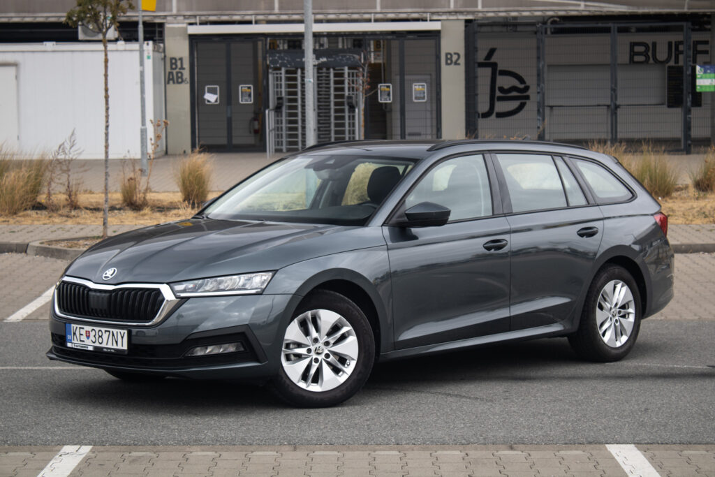 Škoda Octavia Combi 1.5 TSI e-TEC Ambition DSG / 110kW / A7 / ZÁRUKA / AJ NA SPLÁTKY / PROTIÚČE