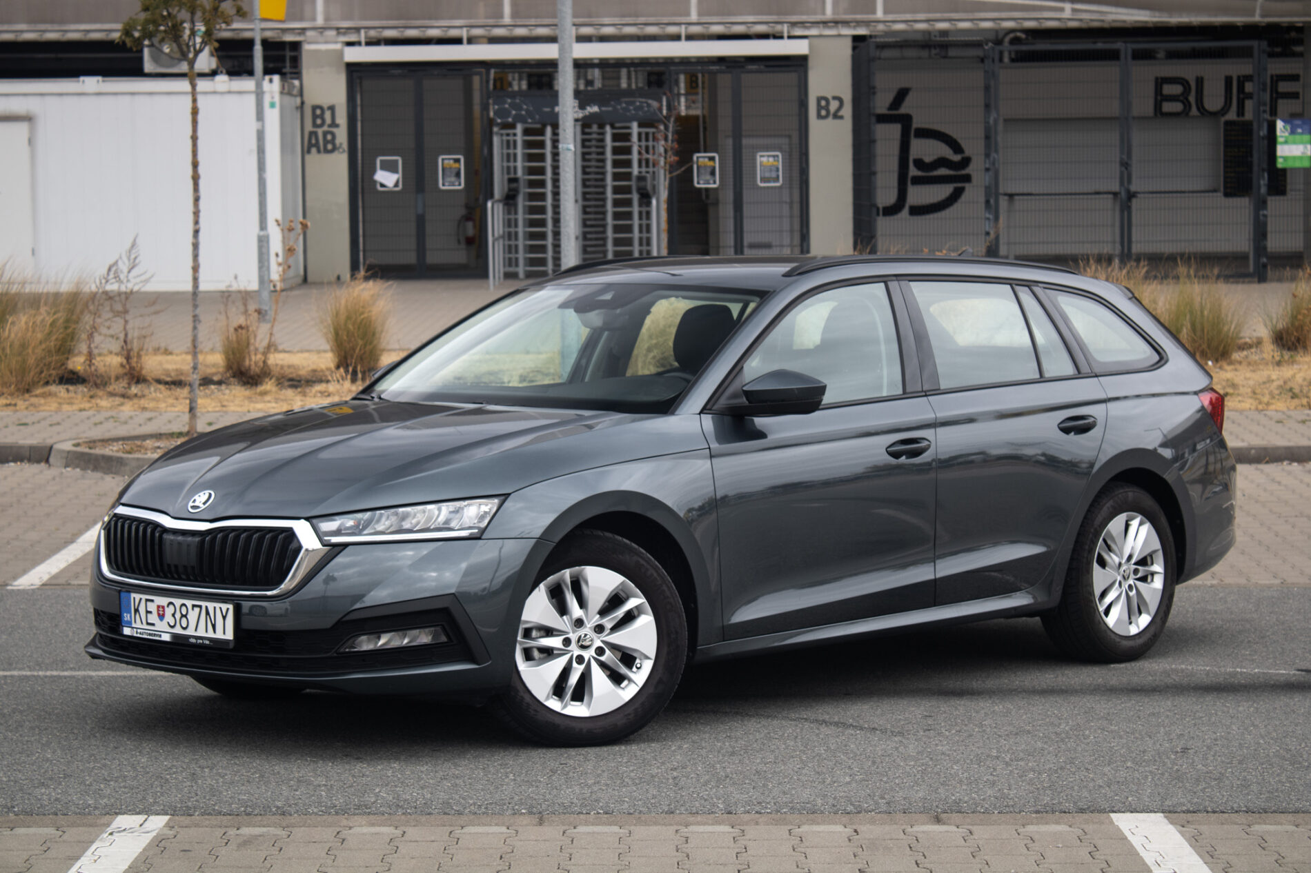 Škoda Octavia Combi 1.5 TSI e-TEC Ambition DSG / 110kW / A7 / ZÁRUKA / AJ NA SPLÁTKY / PROTIÚČE