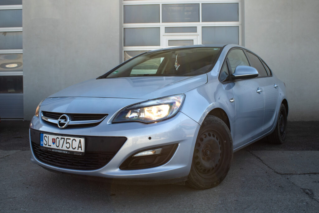 Opel Astra Notchback 1.6 CDTI / 100kW / M6 / AJ NA SPLÁTKY / PROTIÚČET