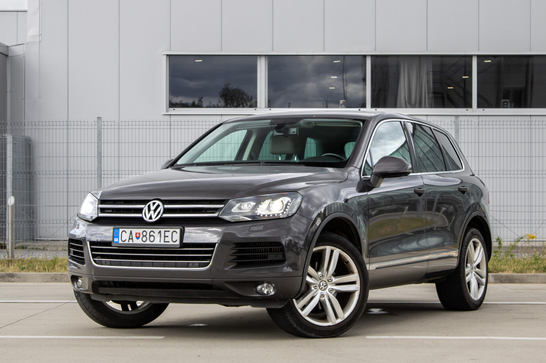 Volkswagen Touareg 3.0 TDI V6 BMT 4XMOTION / 180kW / A8 / AJ NA SPLÁTKY / PROTIÚČET
